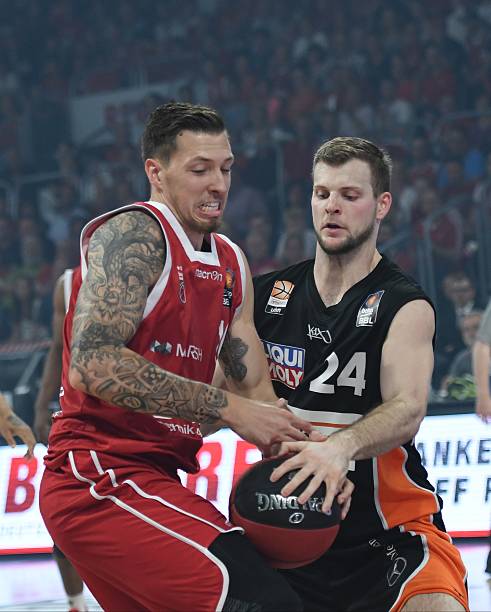 中前场的衔 中前场的衔